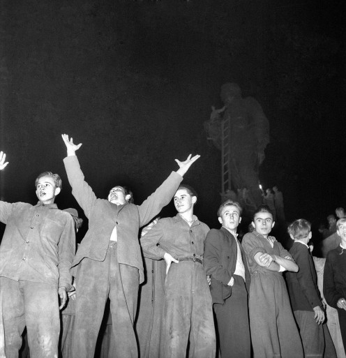 Demonstration at the Stalin Monument in October, 1956. MTI Archive